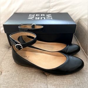 Naturalizer Valentina Ballet Flat - size 8 - black